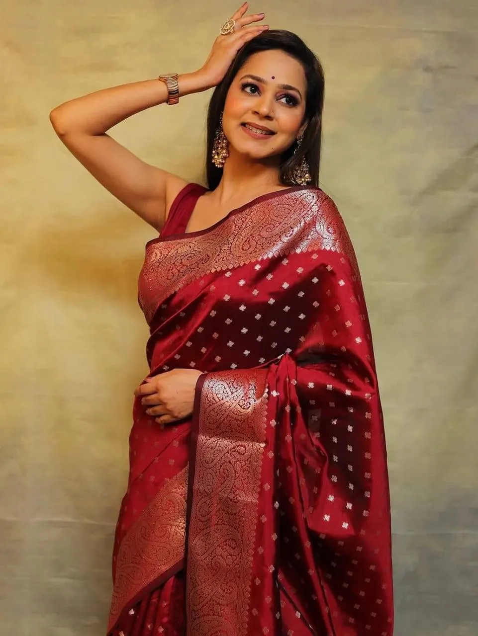 Amiable Maroon Soft Silk Saree With Effulgent Blouse Piece