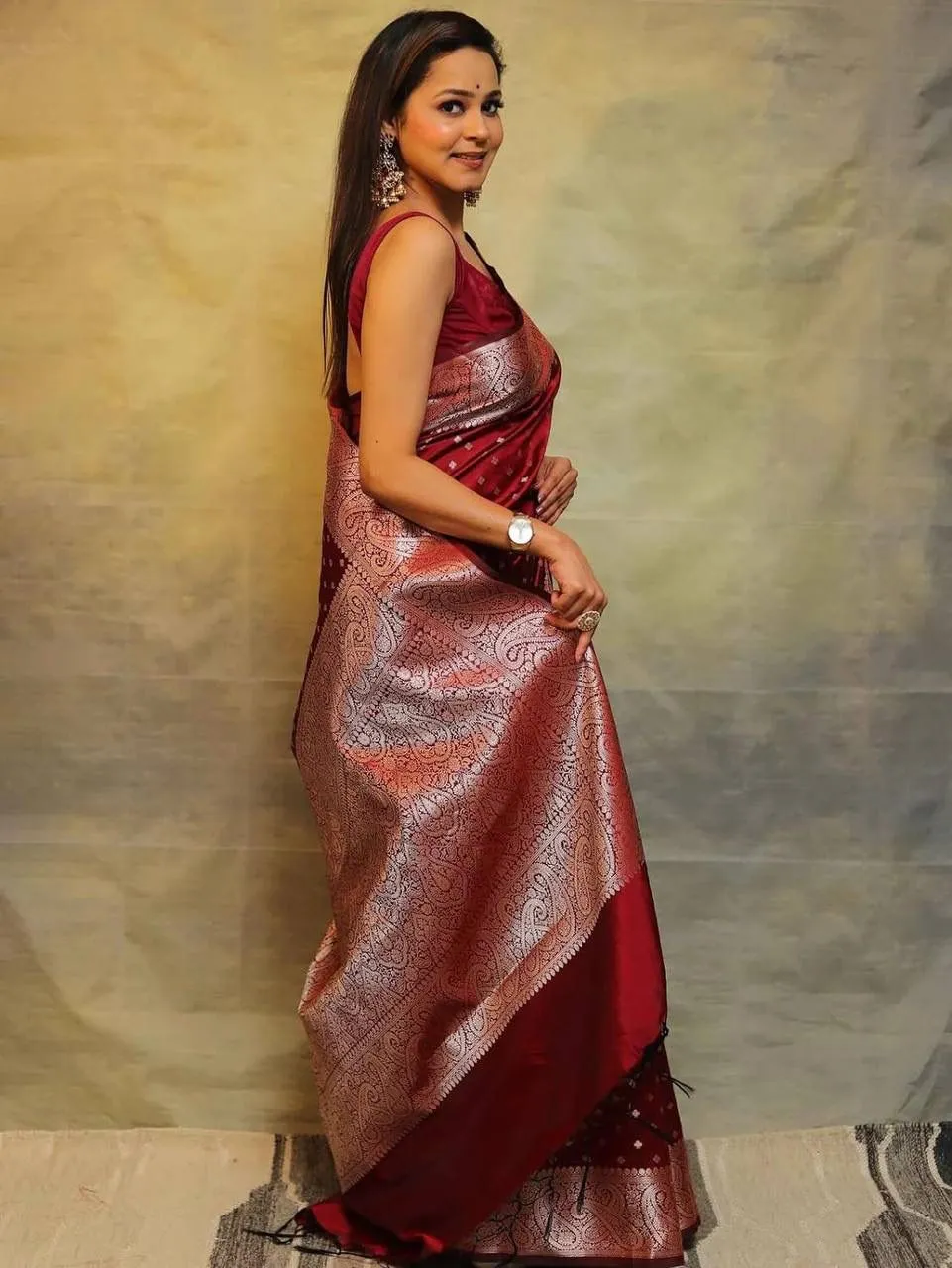Amiable Maroon Soft Silk Saree With Effulgent Blouse Piece