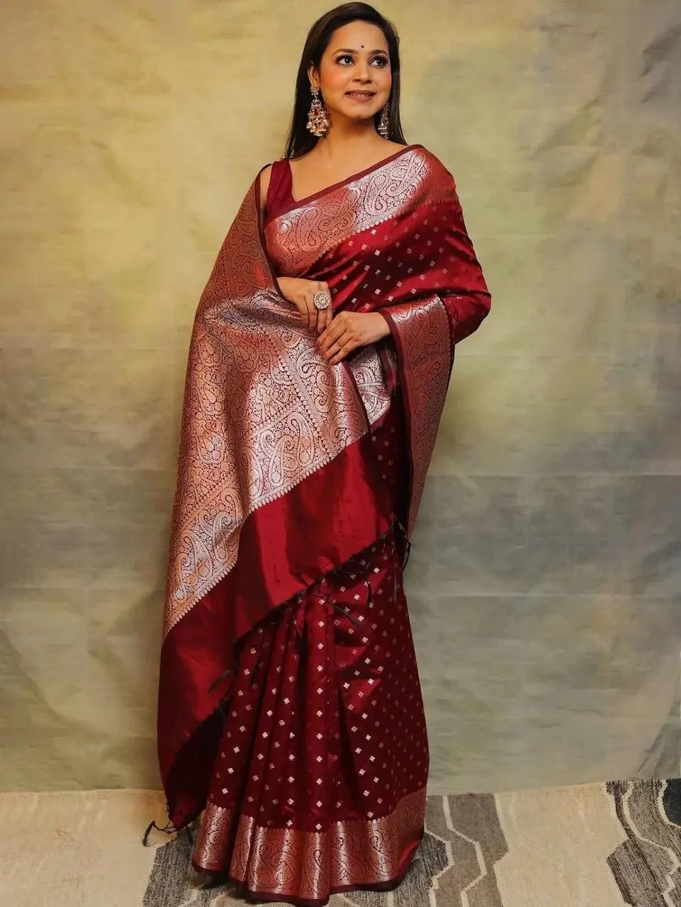 Amiable Maroon Soft Silk Saree With Effulgent Blouse Piece
