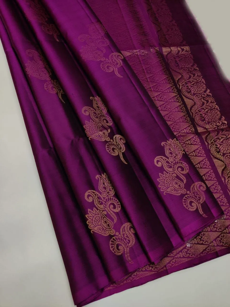 Divine Magenta Soft Silk Saree With Enthralling Blouse Piece