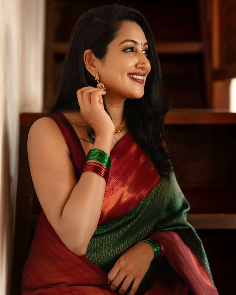 Enticing Dark Green Soft Silk Saree With Prominent Blouse Piece