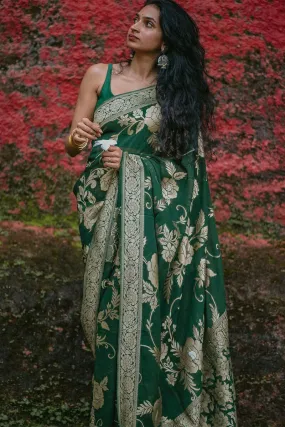 Enticing Green Soft Silk Saree With Embrocation Blouse Piece