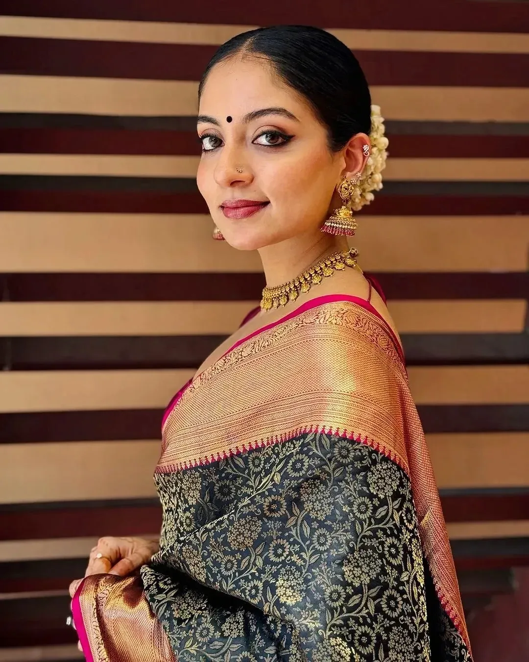 Extraordinary Black Soft Silk Saree With Surpassing Blouse Piece