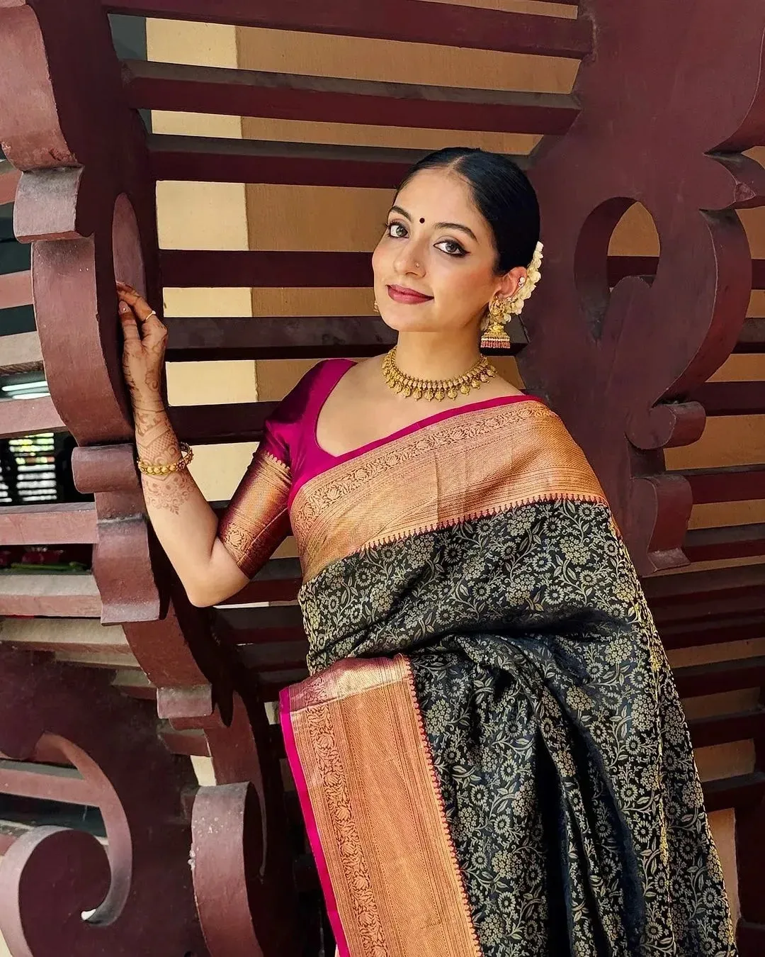 Extraordinary Black Soft Silk Saree With Surpassing Blouse Piece