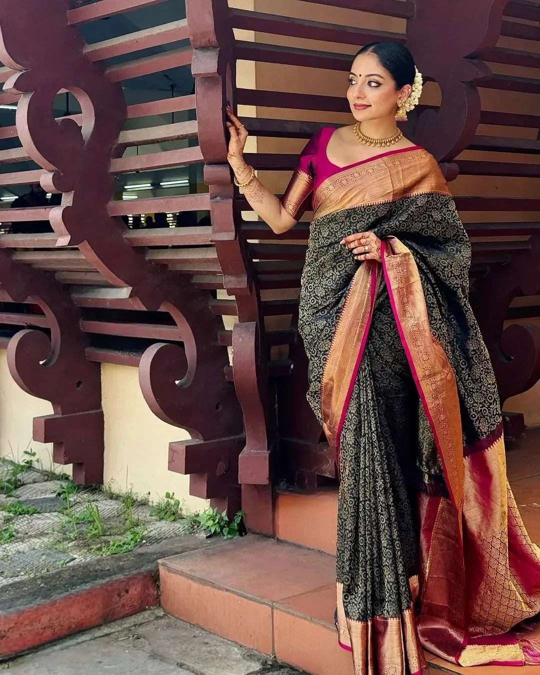 Extraordinary Black Soft Silk Saree With Surpassing Blouse Piece