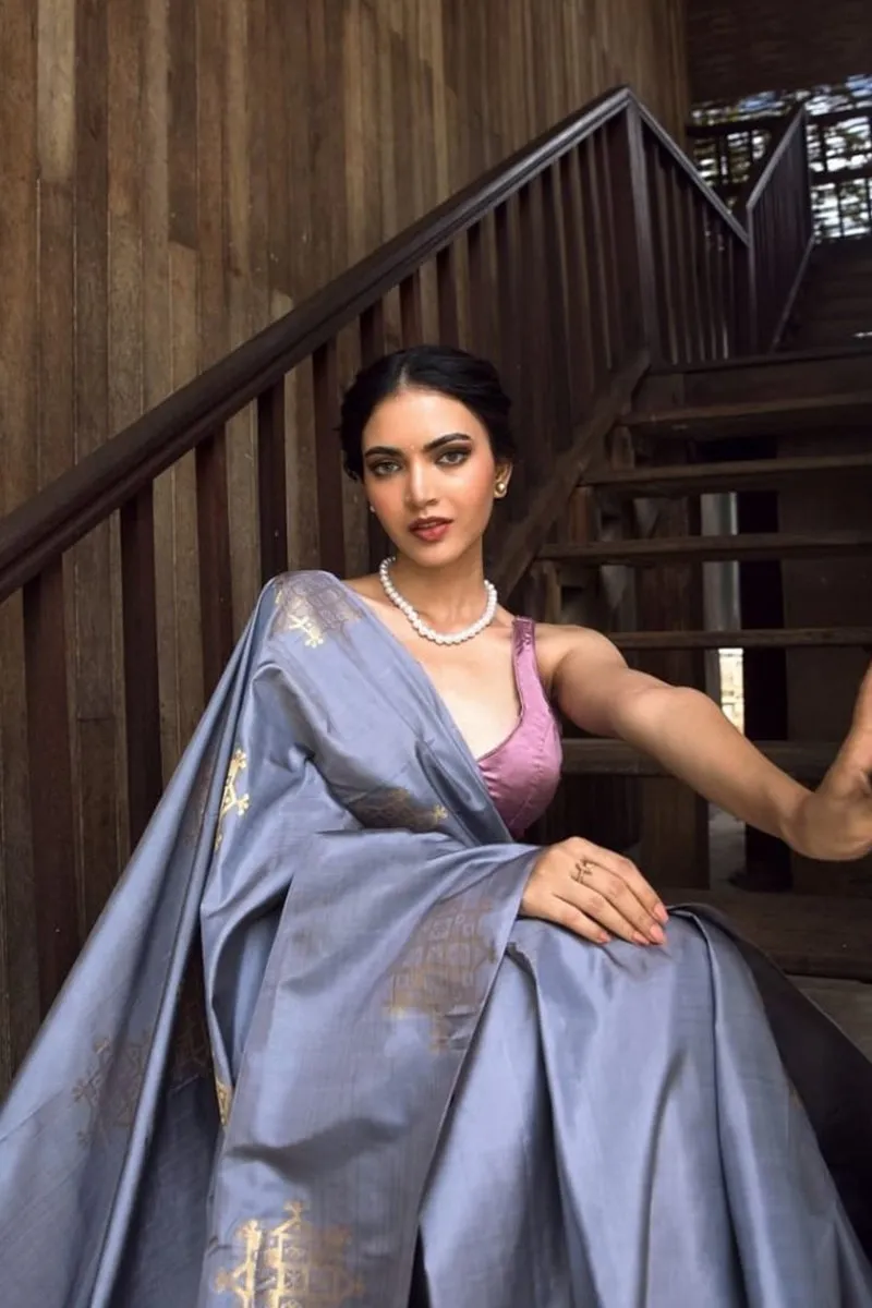 Flattering Grey Soft Silk Saree With Fugacious Blouse Piece