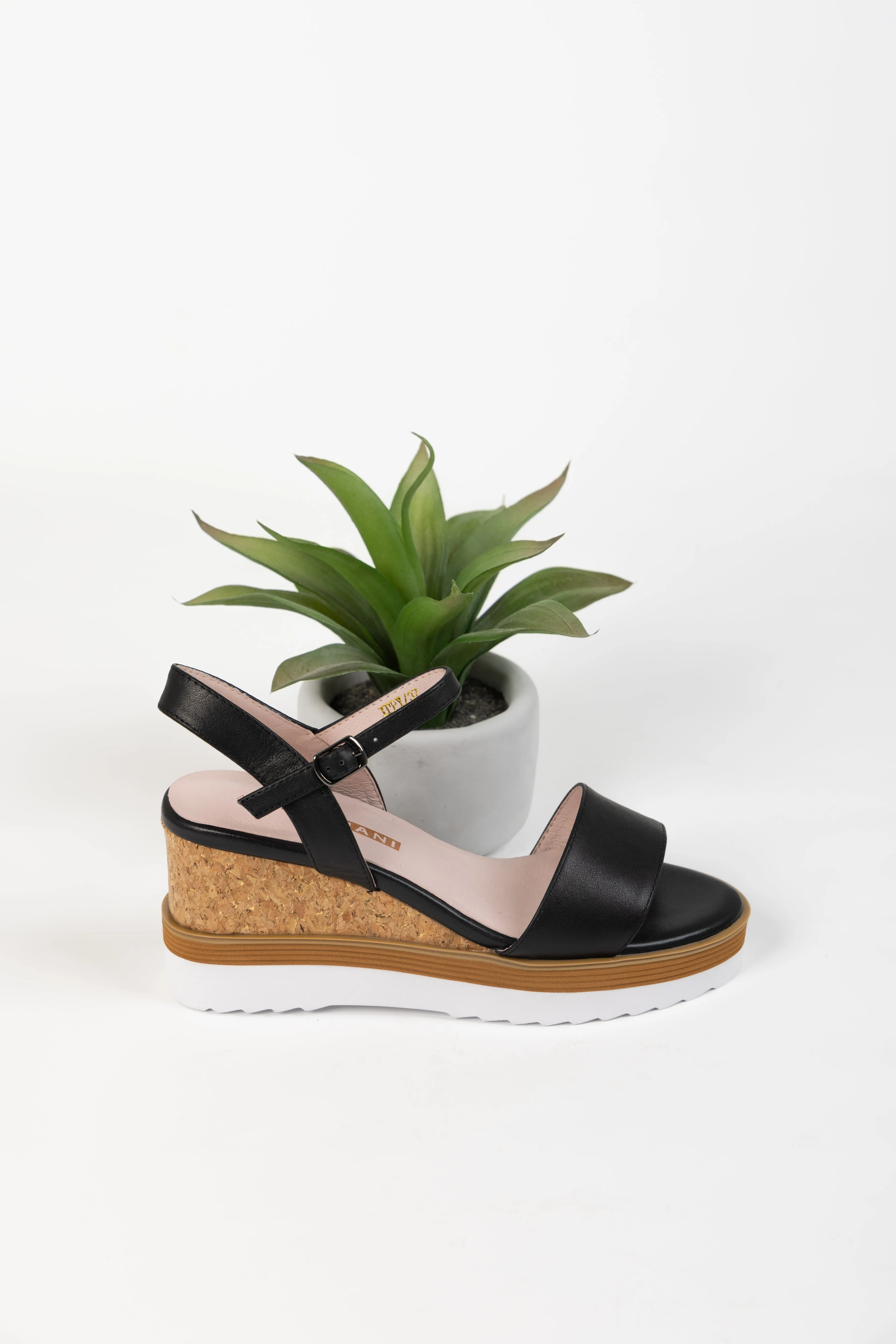IPPY WEDGE BLACK LEATHER