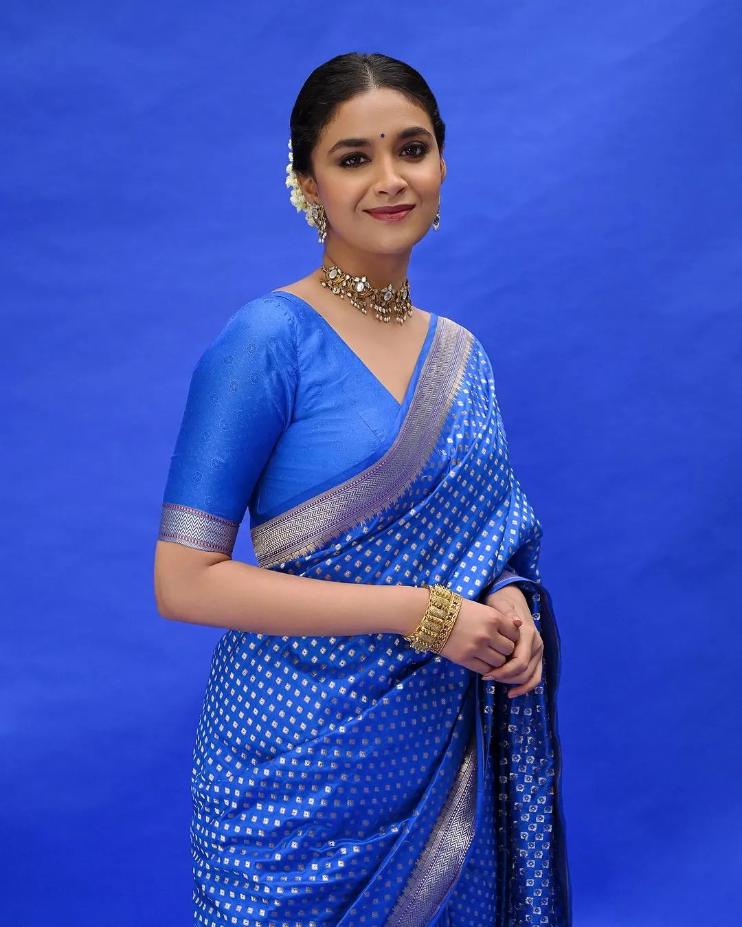 Unequalled Royal Blue Soft Silk Saree With Smashing Blouse Piece
