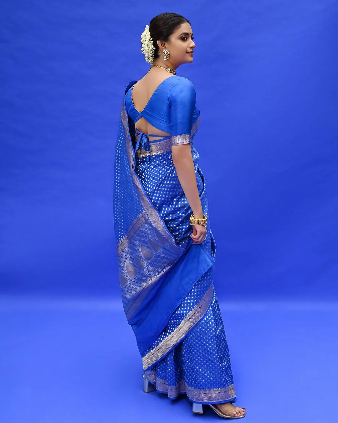 Unequalled Royal Blue Soft Silk Saree With Smashing Blouse Piece