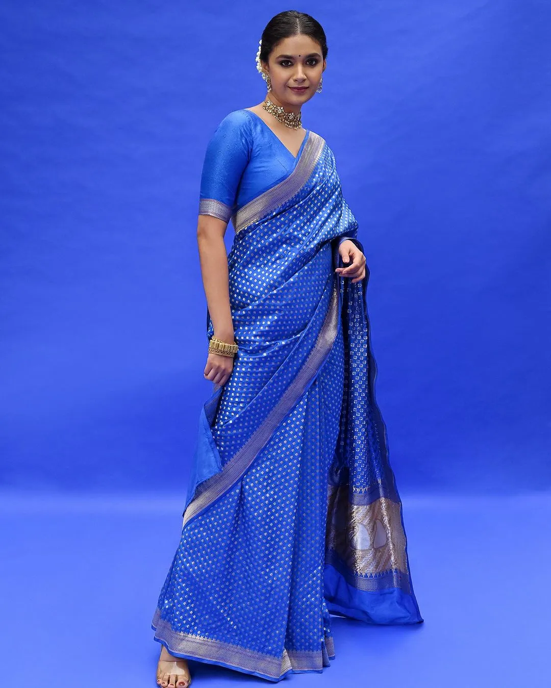 Unequalled Royal Blue Soft Silk Saree With Smashing Blouse Piece